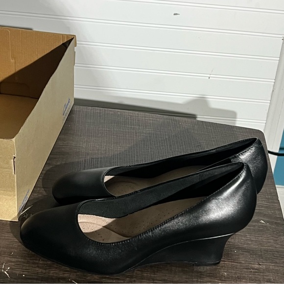 NWT Clarks Olivette Pearl Black Wedge Heels - Picture 5 of 5